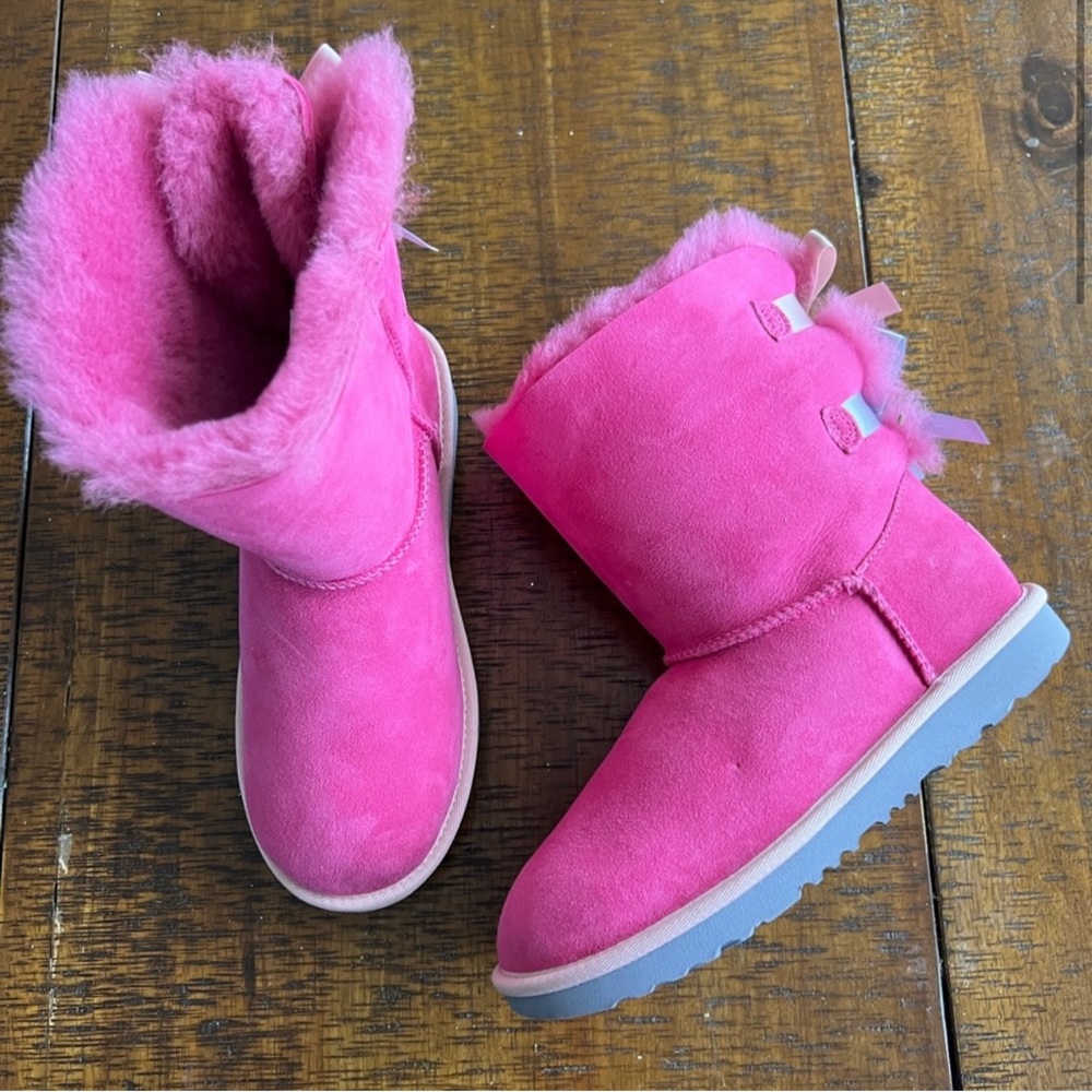 ✨SALE✨  Ugg pink bow boots ✨SALE✨